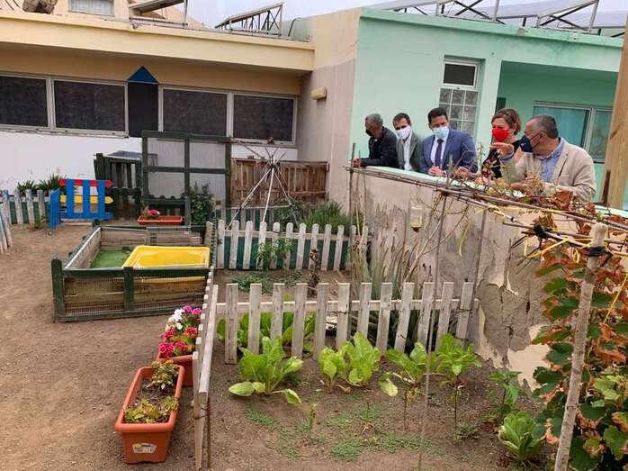 El alcalde Héctor Suárez y el concejal Álvaro Monzón visitaron este lunes el centro / TA